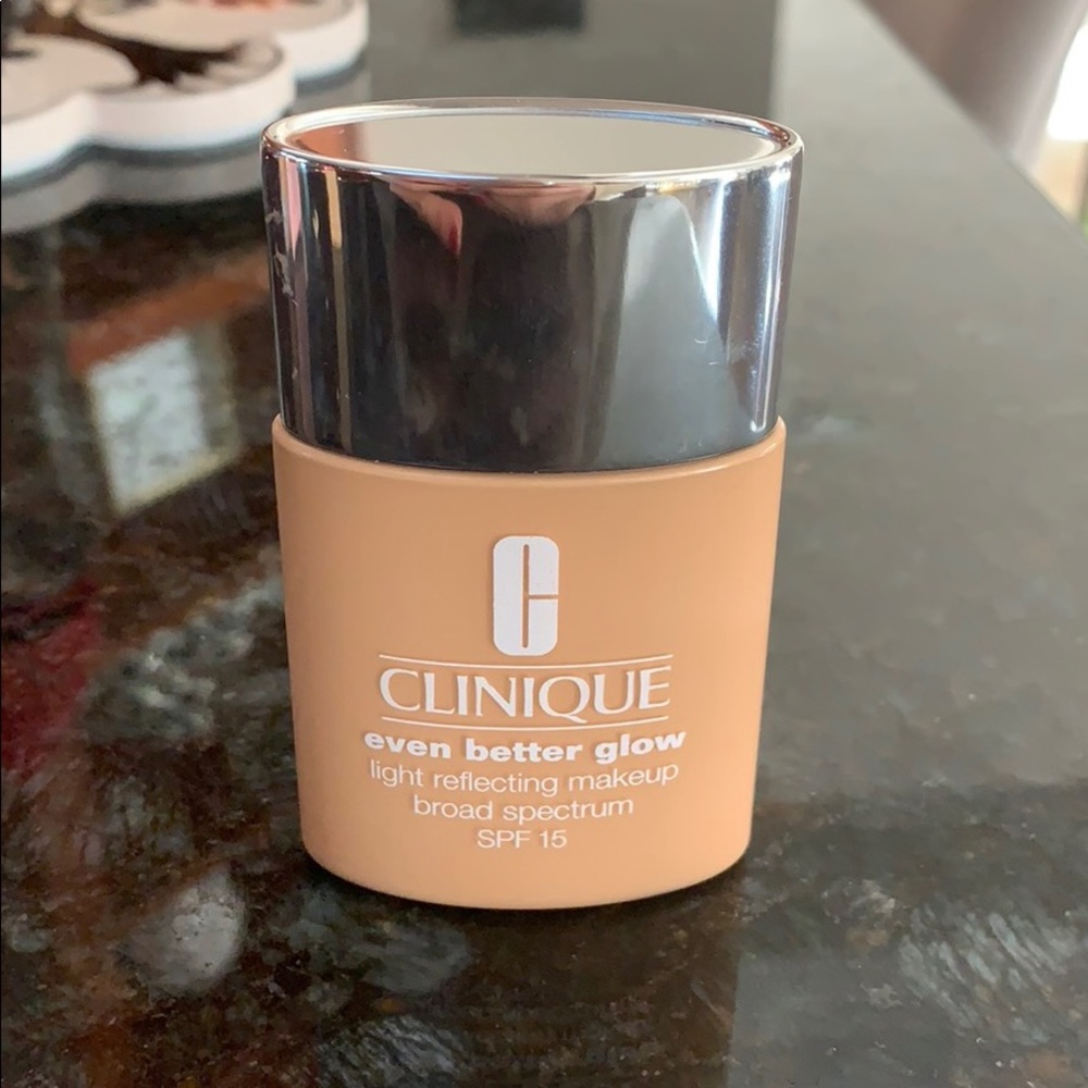 Clinique Even Better Glow foundation